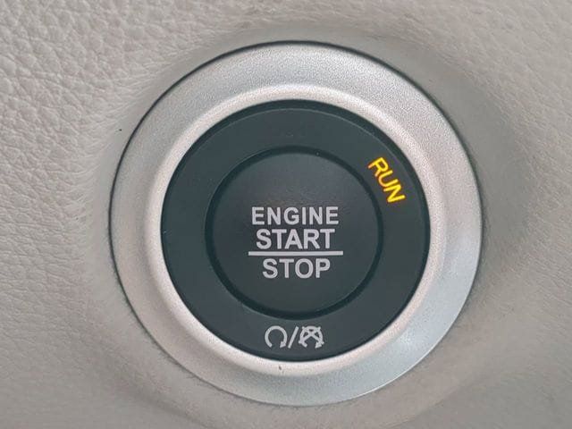 Used 2024 Chrysler Pacifica Limited FWD image 27