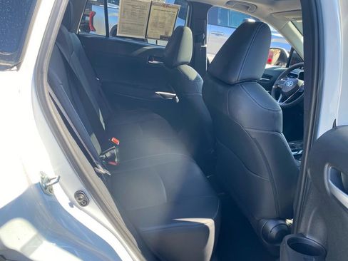 Used 2024 Toyota Corolla Cross XLE w/ Convenience Package image 18