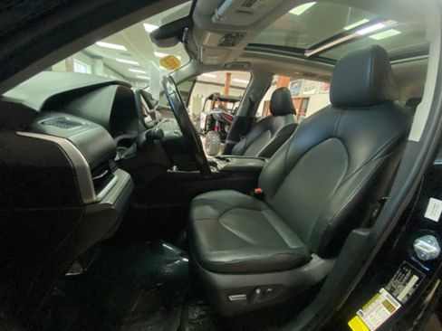 Used 2024 Toyota Grand Highlander FWD image 16