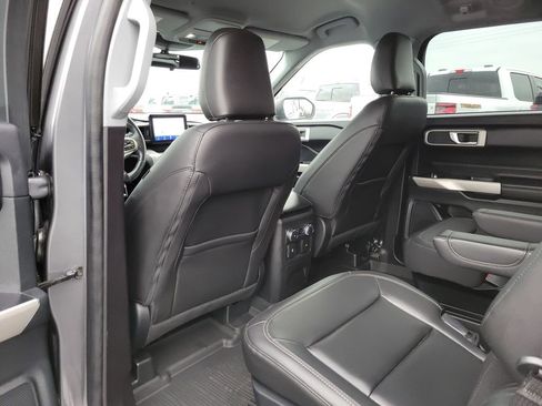Used 2022 Ford Explorer XLT w/ Equipment Group 202A image 14