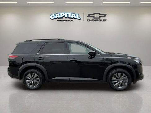 Used 2024 Nissan Pathfinder SV image 6