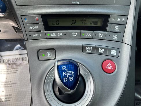Used 2013 Toyota Prius Five FWD image 21