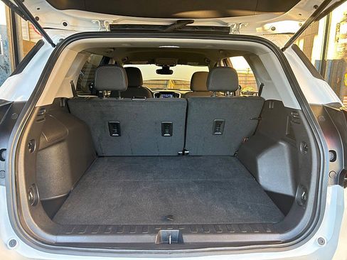 Used 2024 GMC Terrain SLE image 29