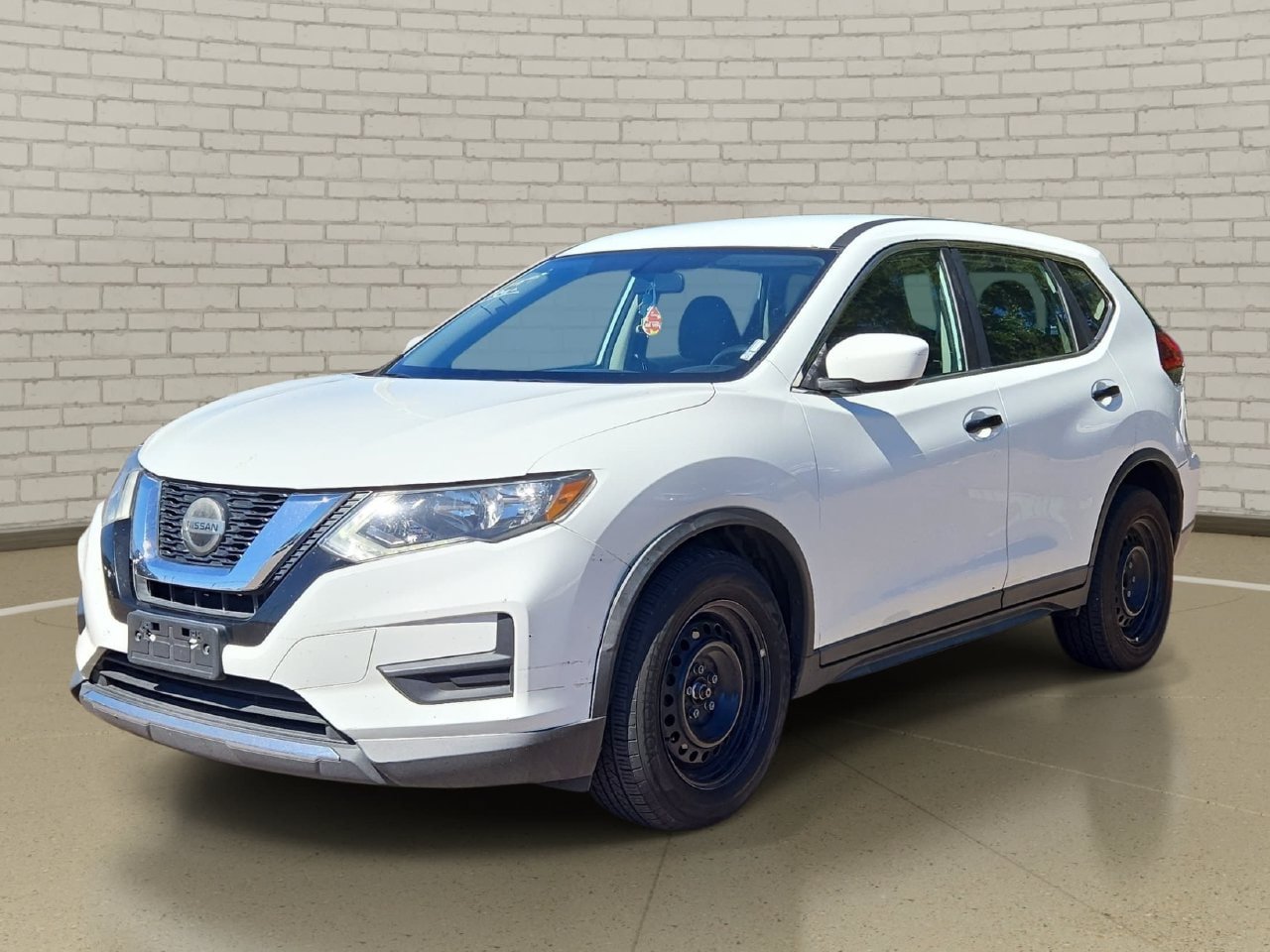 Used 2018 Nissan Rogue S FWD image 1