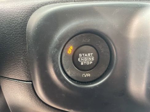 Used 2020 Jeep Wrangler Unlimited Sahara image 10