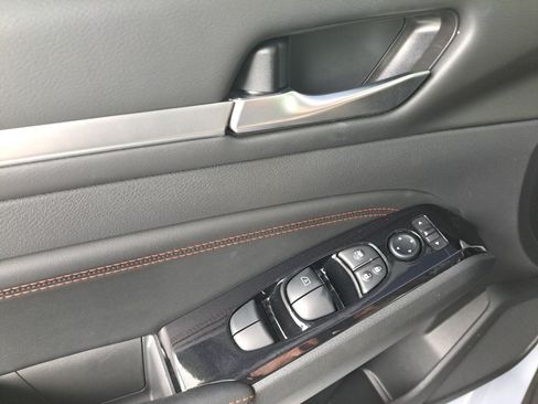 Used 2023 Nissan Altima 2.5 SR FWD image 36