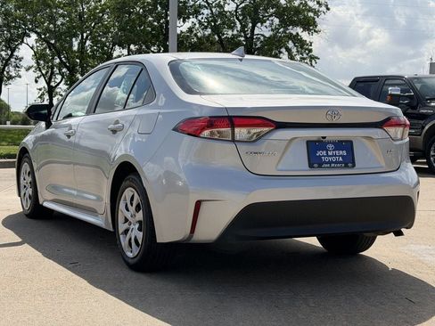 Used 2024 Toyota Corolla LE FWD image 7