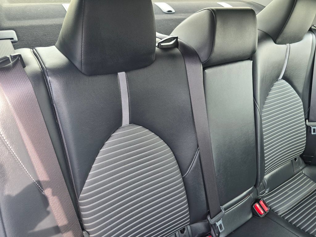 Used 2018 Toyota Camry SE FWD image 14