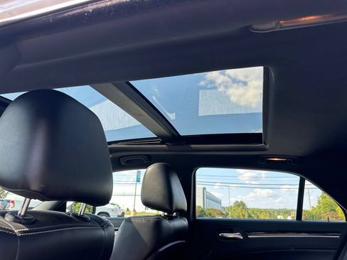 Used 2022 Chrysler 300 S RWD image 5