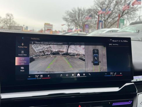 Used 2024 BMW 530i xDrive w/ Premium Package image 32