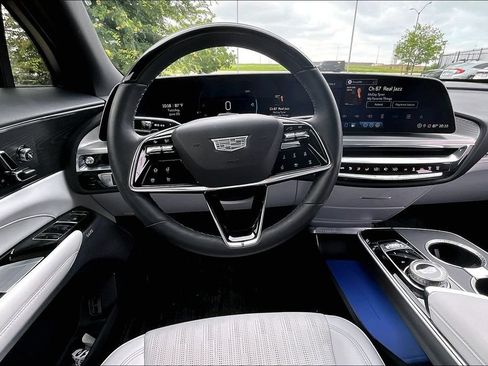 Used 2024 Cadillac Lyriq Luxury RWD image 6
