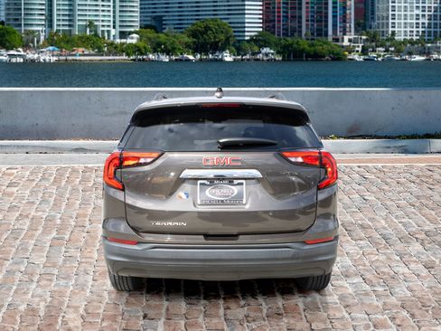 Used 2020 GMC Terrain SLE w/ Driver Convenience Package image 6