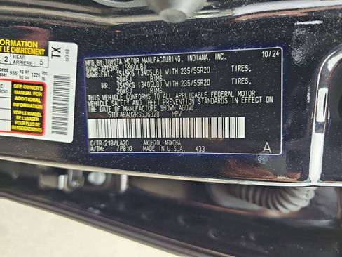 Used 2024 Toyota Highlander Platinum image 36