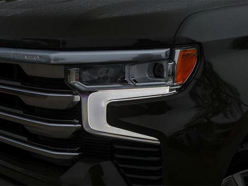 Used 2023 Chevrolet Silverado 1500 High Country w/ High Country Premium Package image 3