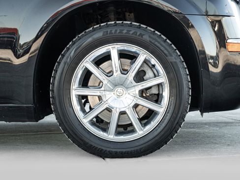 Used 2010 Chrysler 300 C image 25