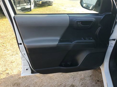Used 2019 Toyota Tacoma SR5 image 9