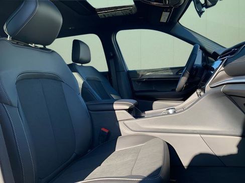 New 2025 Jeep Grand Cherokee L Altitude image 32