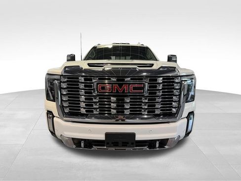Used 2025 GMC Sierra 2500 Denali w/ Max Trailering Package AWD/4WD image 2