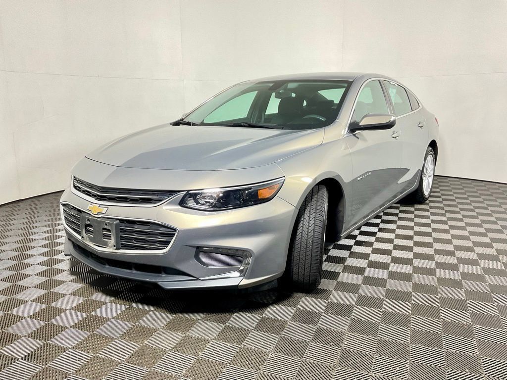 Used 2017 Chevrolet Malibu LT FWD image 2