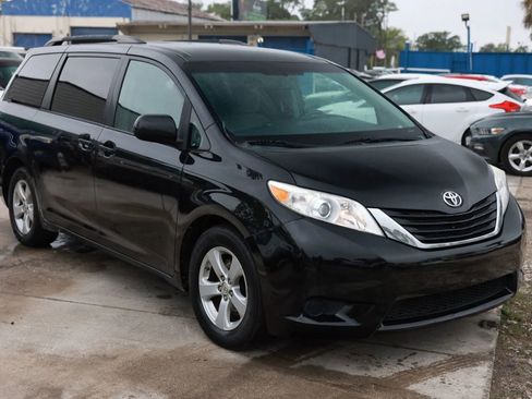 Used 2015 Toyota Sienna LE image 9