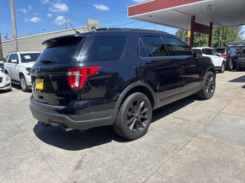 Used 2019 Ford Explorer XLT w/ Equipment Group 202A FWD image 5