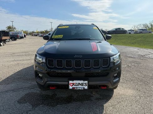 Used 2024 Jeep Compass Trailhawk AWD/4WD image 4