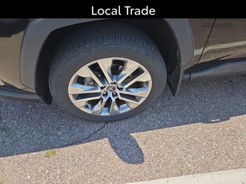 Used 2021 Toyota RAV4 XLE Premium AWD/4WD image 8