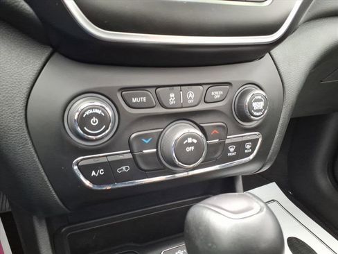 Used 2021 Jeep Cherokee Latitude Plus w/ Sun & Sound Group image 21