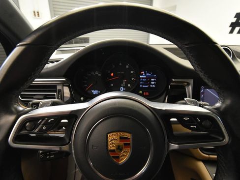 Used 2020 Porsche Macan image 26