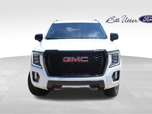 Used 2022 GMC Yukon AT4 AWD/4WD image 2