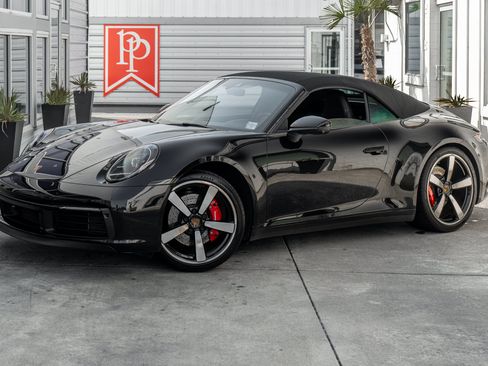 Used 2021 Porsche 911 Carrera 4S AWD/4WD image 2
