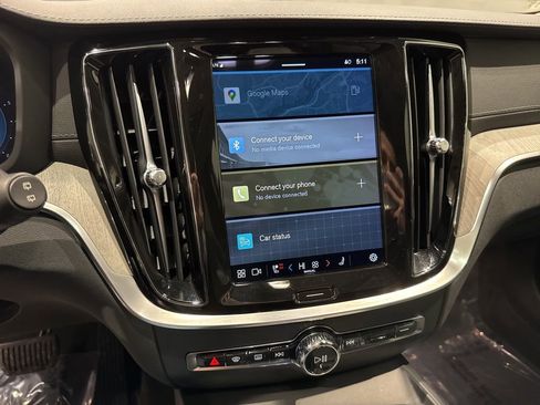 Used 2023 Volvo V60 B5 Cross Country Ultimate w/ Climate Package image 19