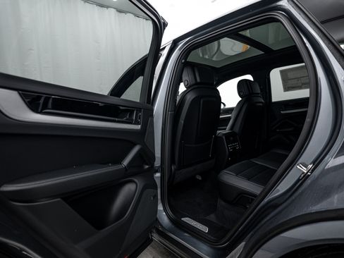Certified 2026 Porsche Cayenne AWD/4WD image 21