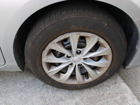 Used 2017 Toyota Camry LE image 10