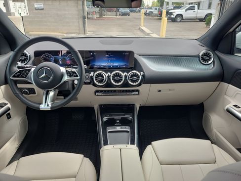 Used 2025 Mercedes-Benz GLA 250 4MATIC image 13