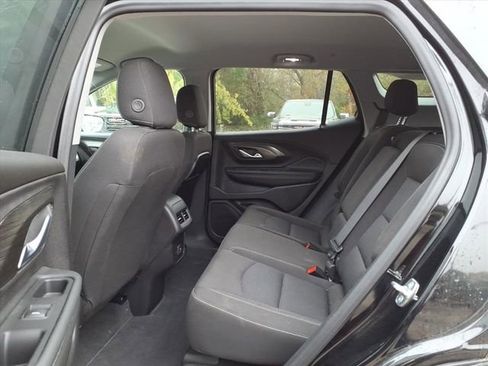 Used 2024 GMC Terrain SLE w/ Driver Convenience Package image 11