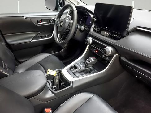 Used 2023 Toyota RAV4 XLE Premium AWD/4WD image 28