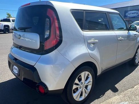 Used 2016 Kia Soul + FWD image 8