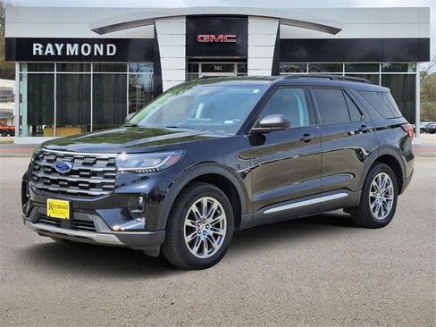 Used 2025 Ford Explorer Active w/ Active Comfort Package image 3