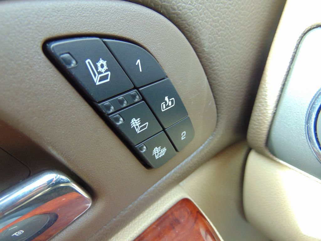 Used 2010 Chevrolet Avalanche LTZ AWD/4WD image 20