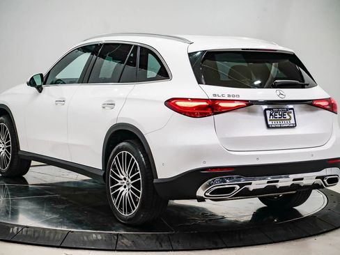 Used 2025 Mercedes-Benz GLC 300 image 2