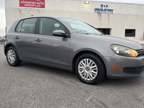 Used 2010 Volkswagen Golf 4-Door image 3