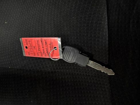 Used 2014 Chrysler Town & Country Touring image 34