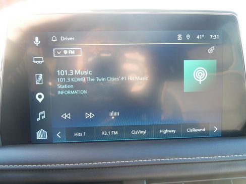 Used 2023 Chevrolet Suburban Premier AWD/4WD image 19