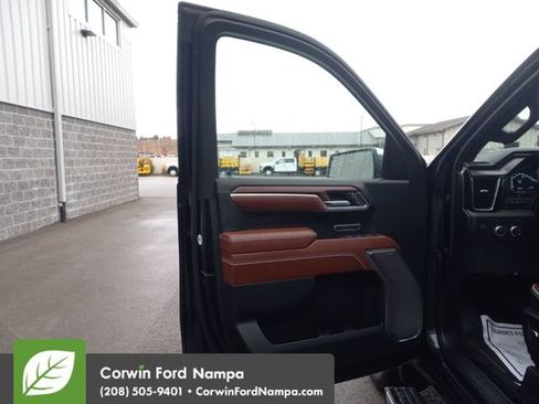 Used 2023 GMC Sierra 1500 Denali Ultimate image 10