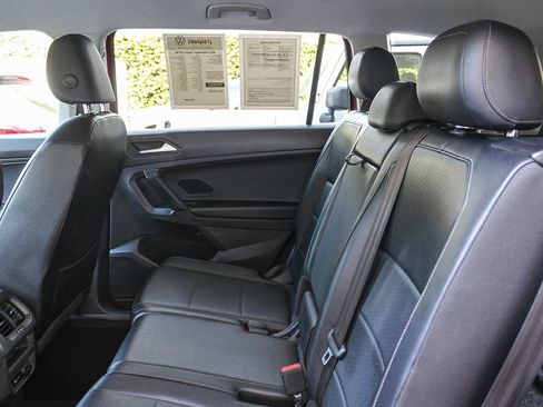Used 2019 Volkswagen Tiguan SE image 18