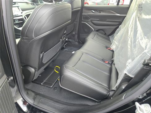 Used 2026 Jeep Grand Cherokee Limited AWD/4WD image 20