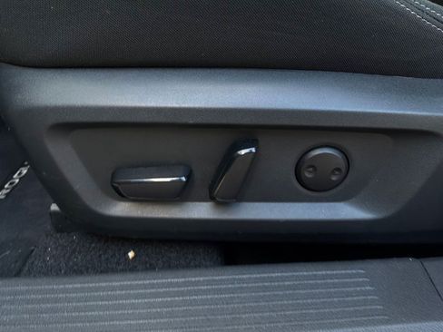 Used 2025 Nissan Rogue SV FWD image 10