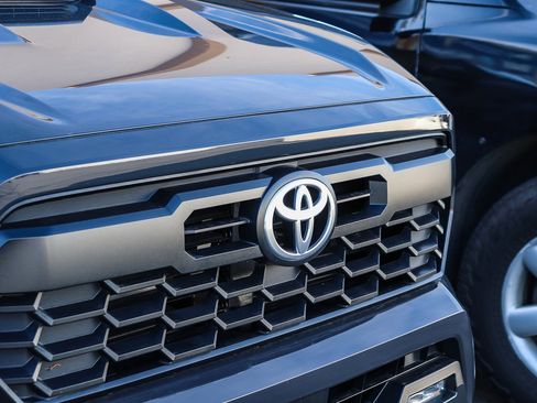 Used 2024 Toyota Tacoma TRD Sport image 6