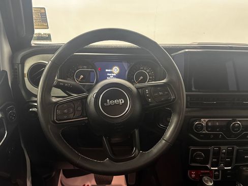 Used 2025 Jeep Wrangler Unlimited Sport AWD/4WD image 4